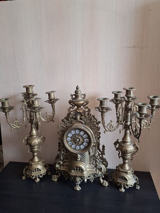 Ceas cu doua sfesnice din bronz