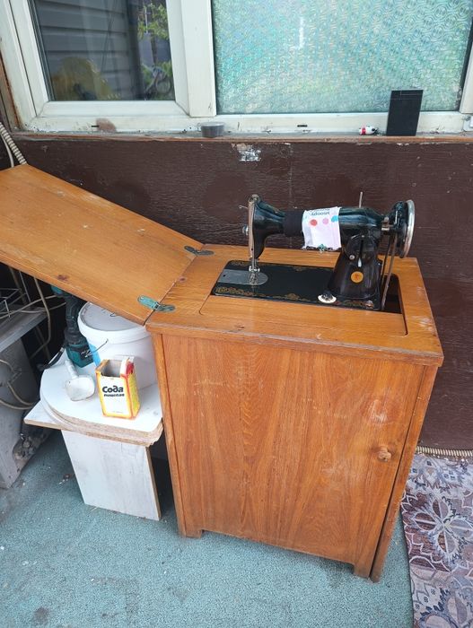 Продаётся швейная машинка