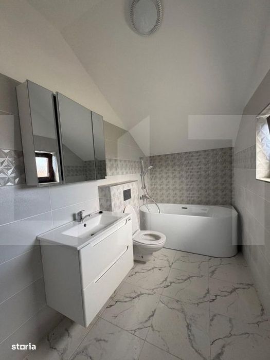 Casa Indivuala de vanzare-5 camere-4 bai-toate utilitatile.