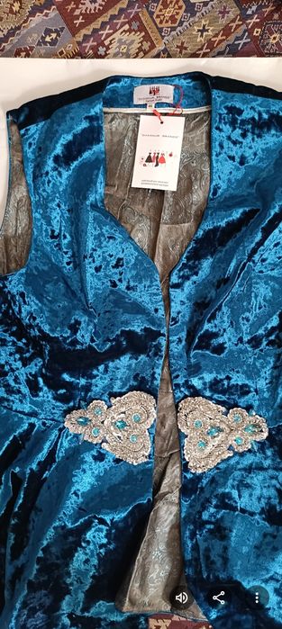 Кәжекей сатылады киілмеген этикеткасымен тұрған 44-46 размер