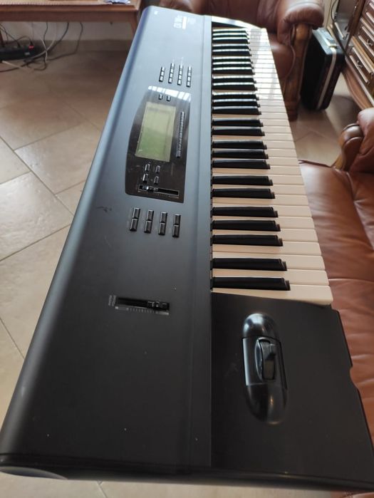 Синтизатор  KORG  01/Wfd