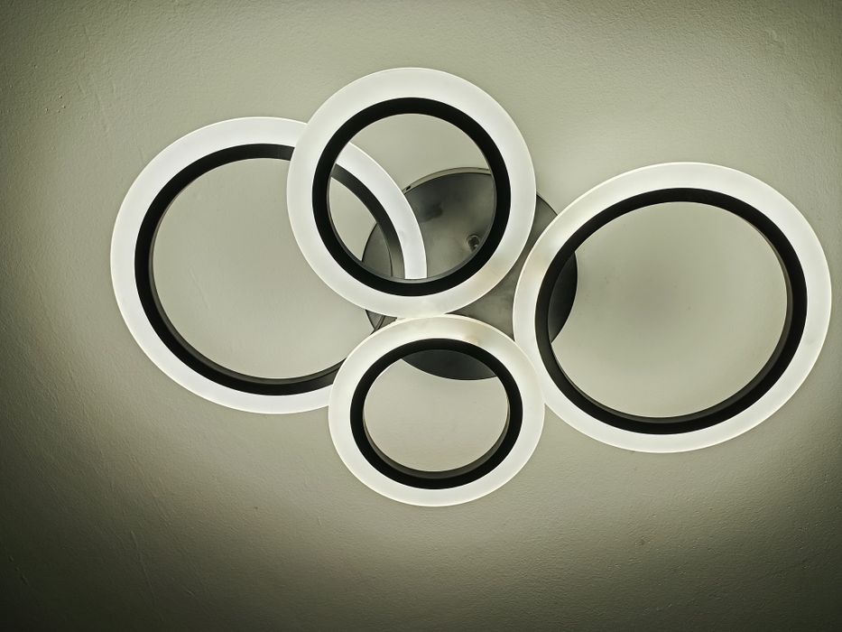 Продам люстру в отл состоянии.