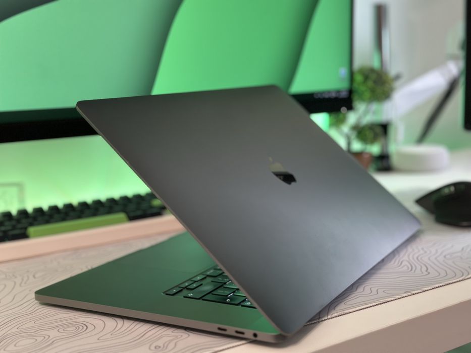 Macbook Pro 2019 I7, 16GB Ram, 512GB SSD