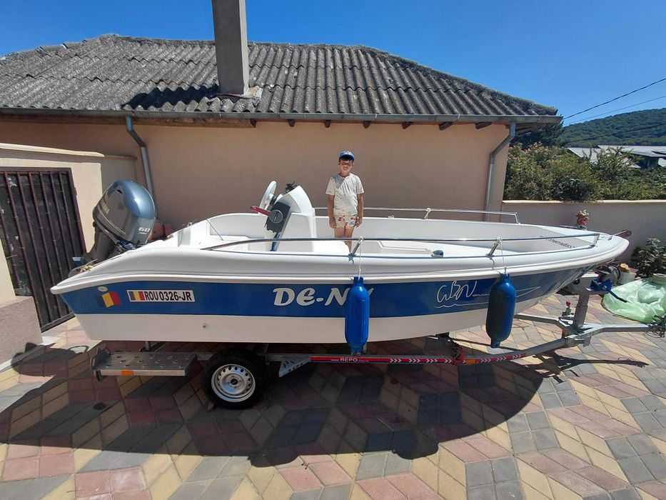 Vând ansamblu format din barcă DELPHIN 5.0 cu motor YAMAHA 60cp an fabricație și punere în funcționare iulie 2024