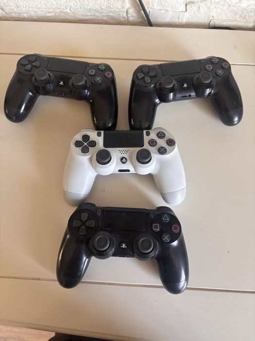 play station 4 с 4 джойстиками в комплекте