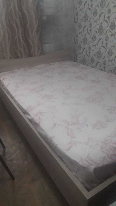 Кровать с матрацем
