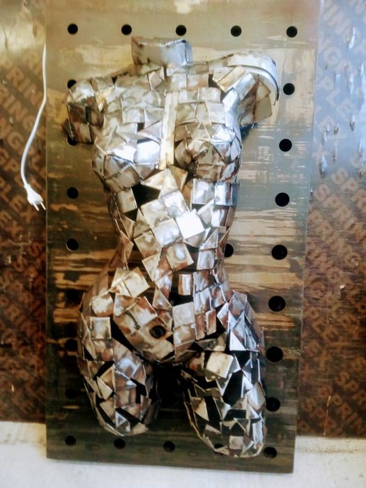 Метален женски торс