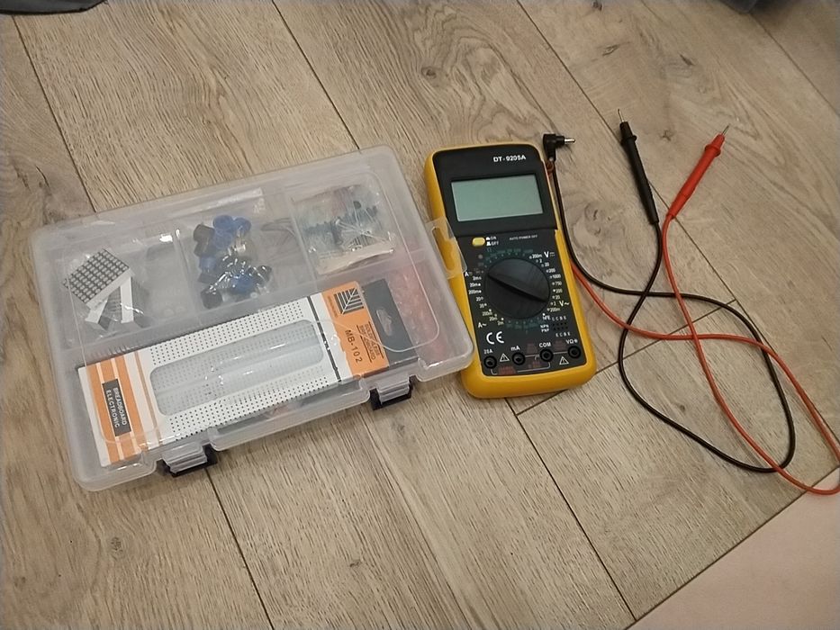 Arduino uno nabor + dt9205a multimetri bilan yaxshi holatda.