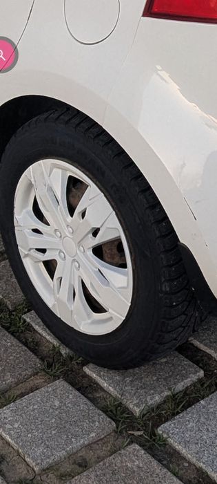 Зимние шины на дисках 185/60R15. БУ
