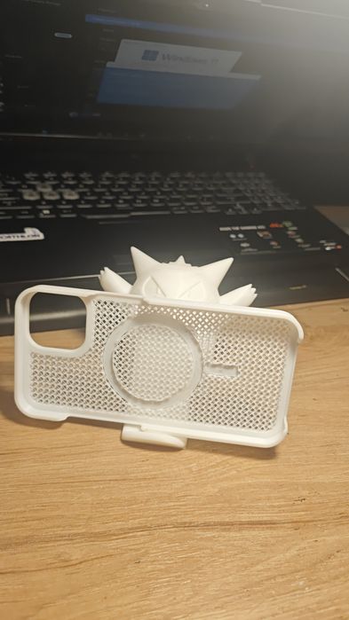 Фигурка и подставка для телефона