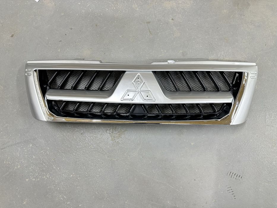 Решетка радиатора Паджеро 3