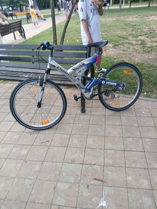 Silver Quantium. Bicicletă full suspension