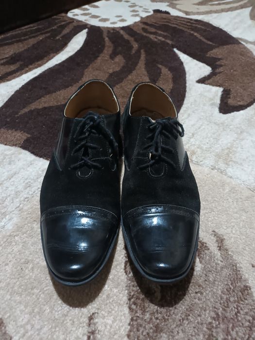 Vând pantofi ,de barbati mărimea 42   preț 150 negociabil