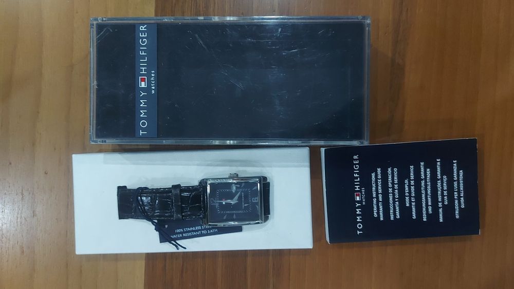 Tommy Hilfiger Часовник