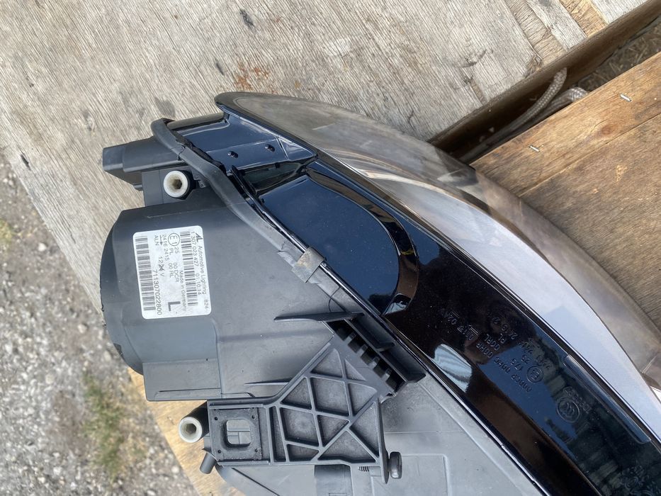 Десен ляв фар за Audi A4 B8 с ксенон и лед  брой гол 8k0941004