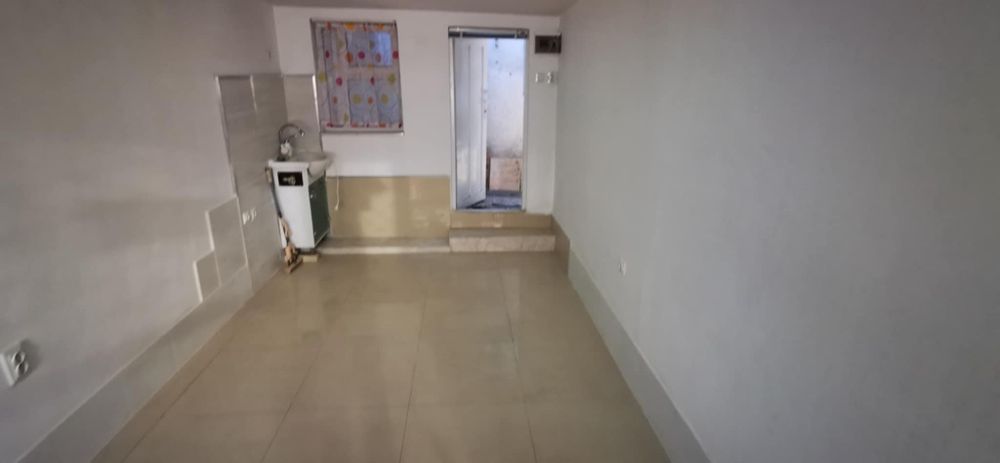 Дава се под наем Магазин в Пловдив, Мараша - 14 кв.м за 142.8 € - Снимка #2