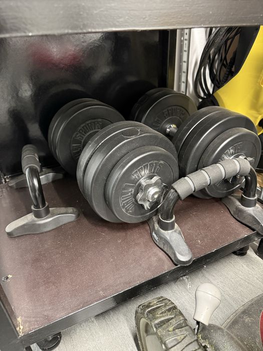 Vand banca fitness cu gantere si bara dreapta