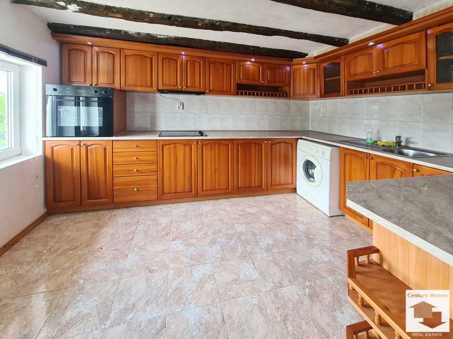 170282 Двуетажна къща с басейн и просторен двор в с. Ритя