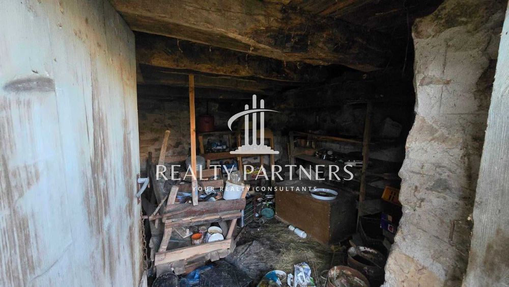 Продава Къща - с. Лесковец, обл. Перник