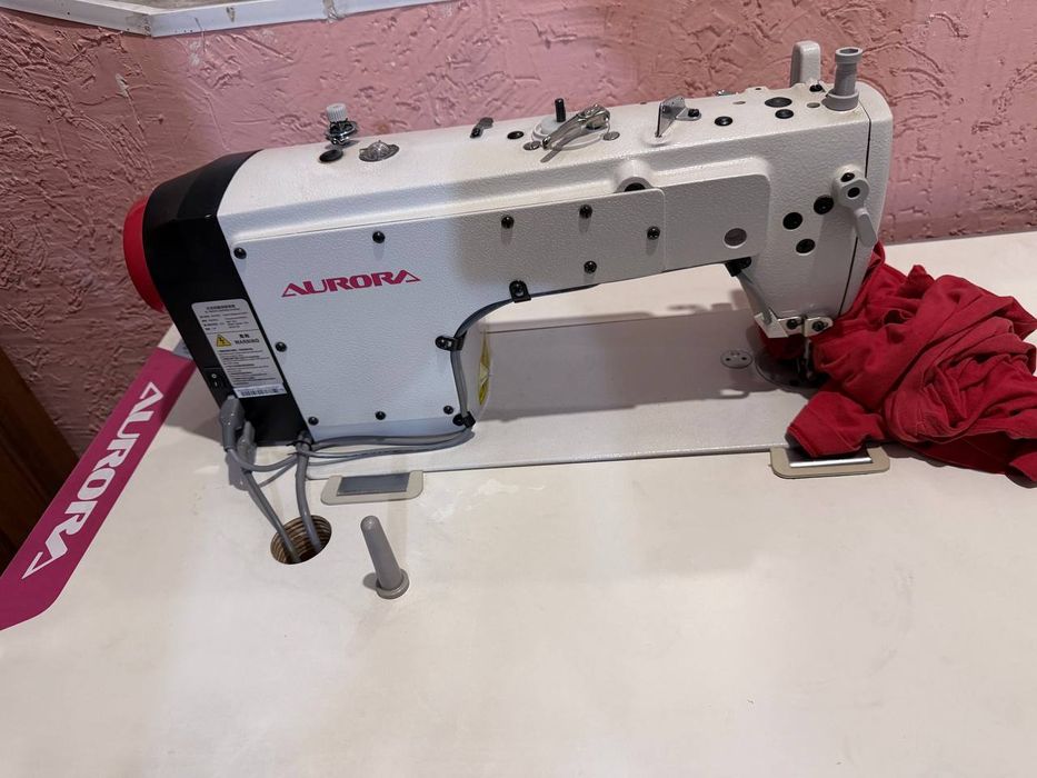 Продам профессиональную машинку для шитья!