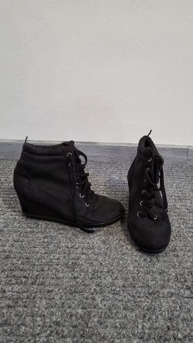 Vând Pantofi/ghete/adidas dama