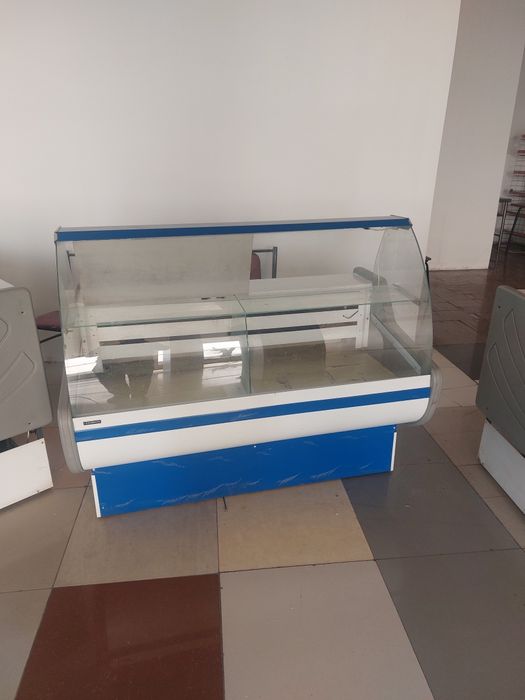 Витриные холодильники