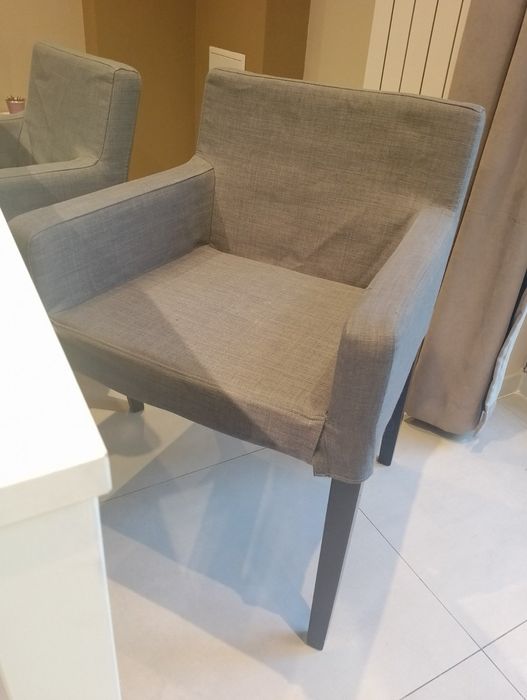 Маса за трапезсрия с 6 стола и бонус 4 стола за бар плот