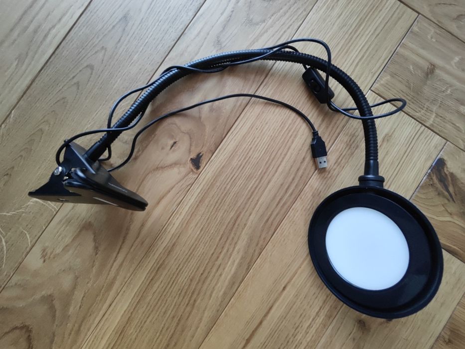 Продам светильник настольный