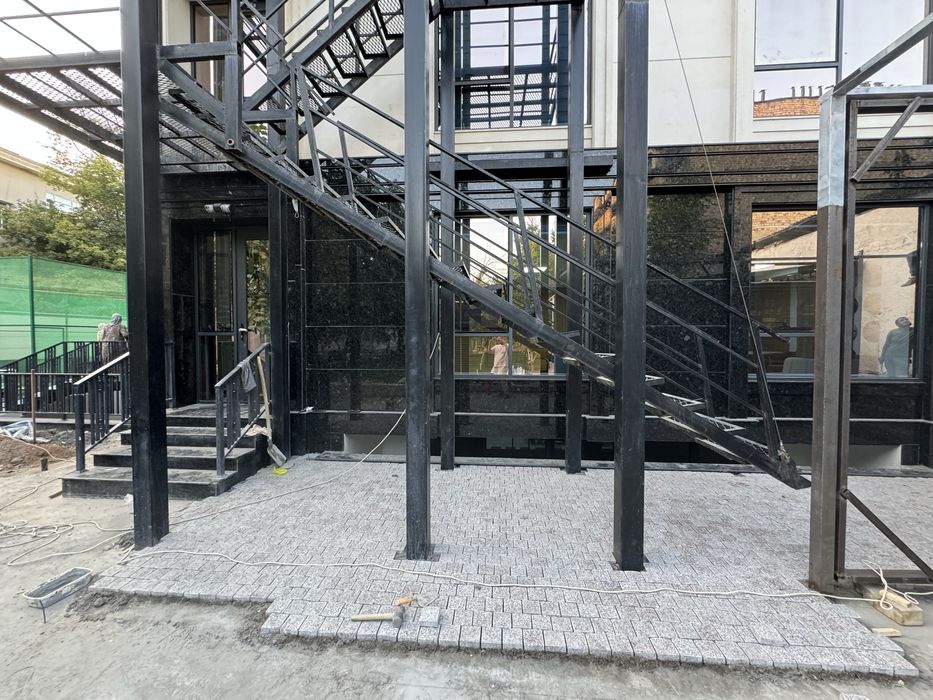 Bruschatka granit nero ko'ksaroy