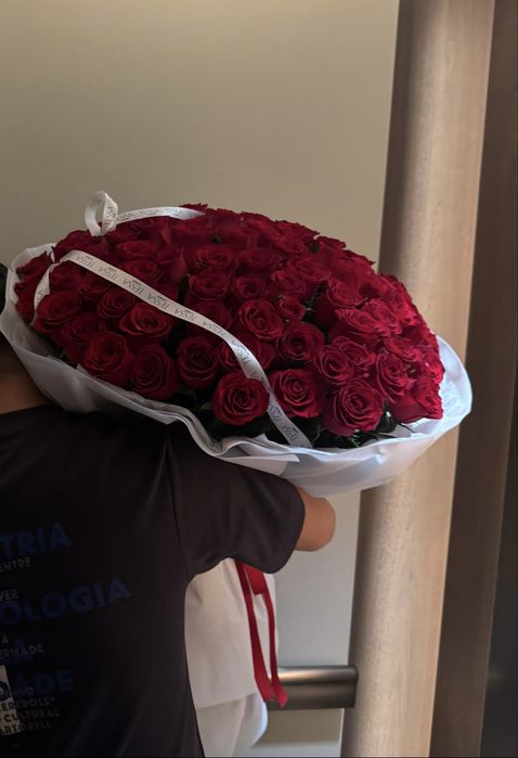 Продам цветы 101 розу 90см