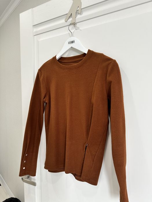 Коричневая кофточка