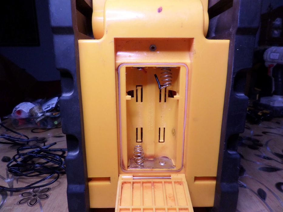 Radio santier AudioSonic la priza,pe baterii,rezistent foarte bun