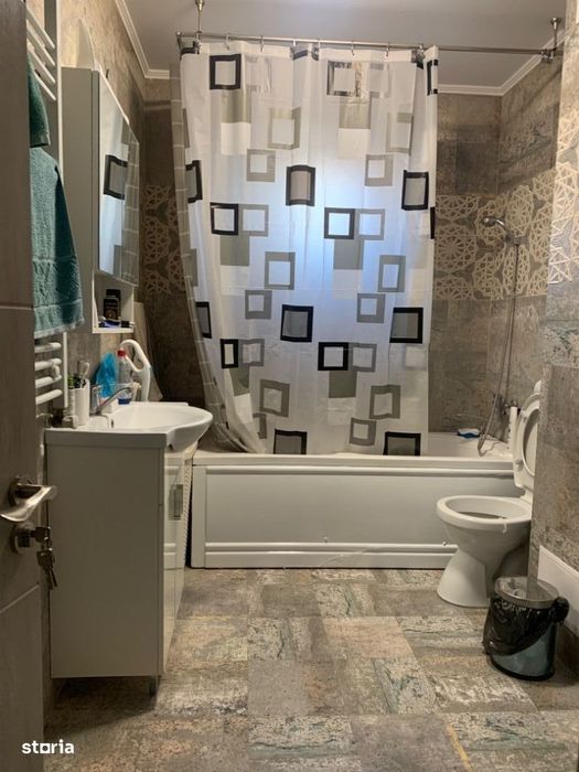 Valul Traian- Casă P+M,5cam 2bai 400 mp gaz preț.160.000 euro