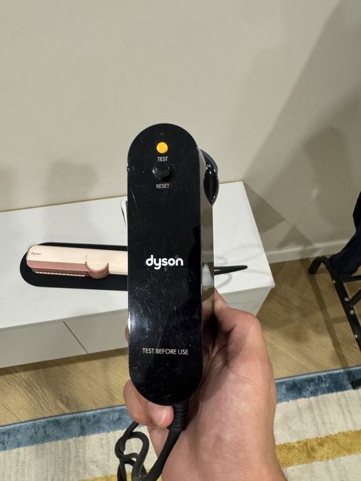 Dyson airstrait