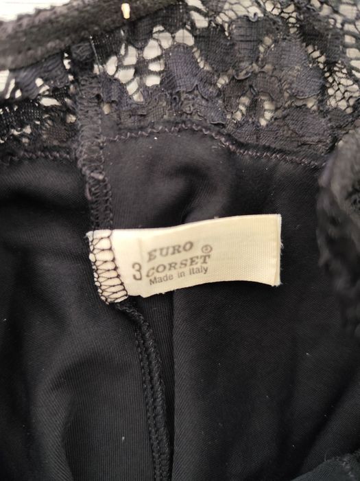 Corset damă, dantela