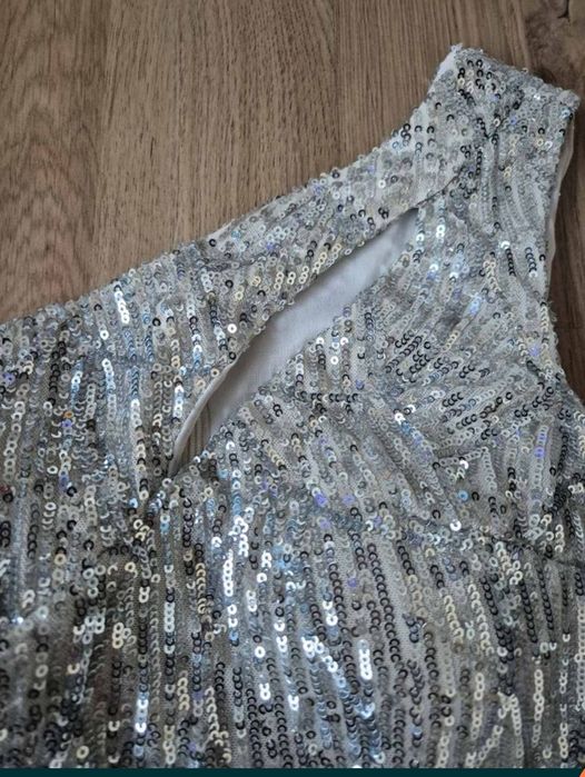 Рокля с пайети в три цвята