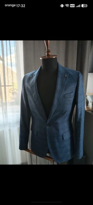 Vând costum barbati