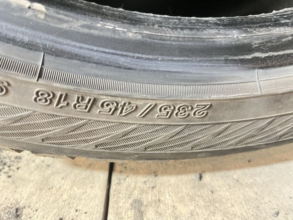 Зимние шины R18 235/45 Yokohama