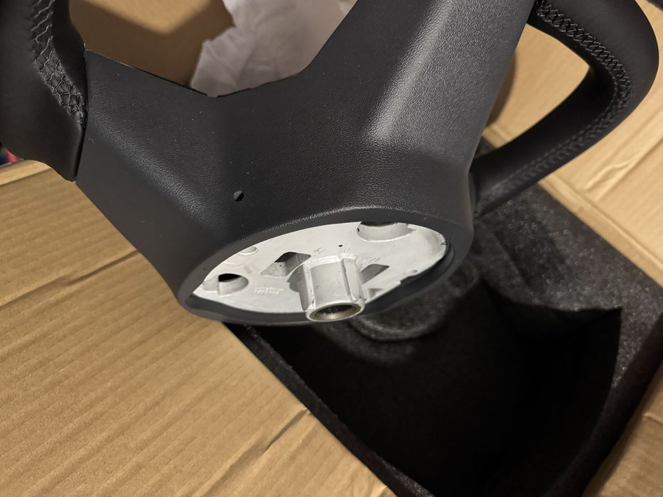 волан за tesla 3 Y  YOKE