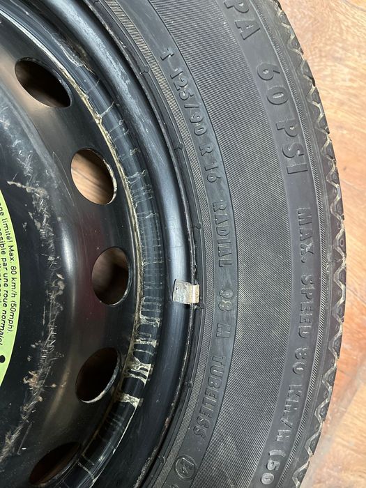 Запасное колесо от машины