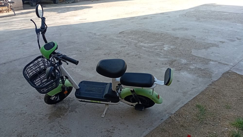 Скутер HUAXUN.   D