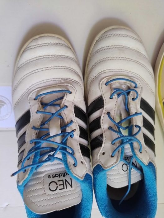 Обувки номер 30, стелка 18 см - два броя за 30 лв