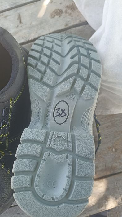 Спецовкий одежда ботинкий дождевик  жилеты