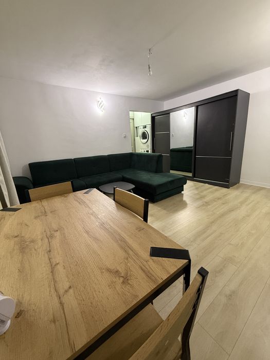 De inchiriat apartament cu 3 camere !