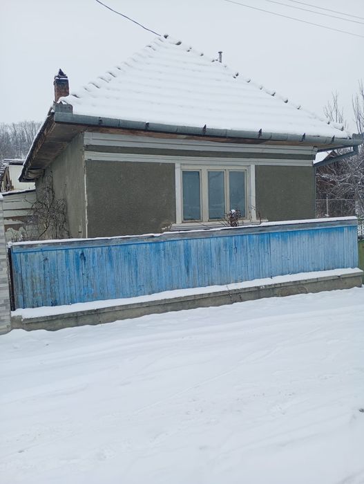 Vând casă demolabila