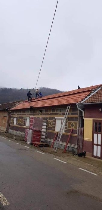 Executam acoperisuri și reparatii