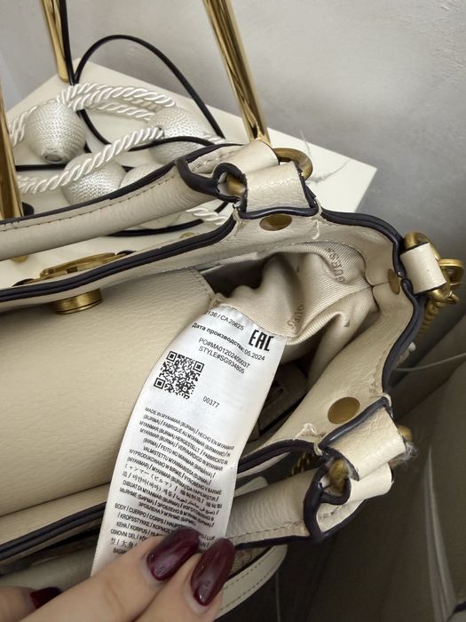 Дамска чанта Guess