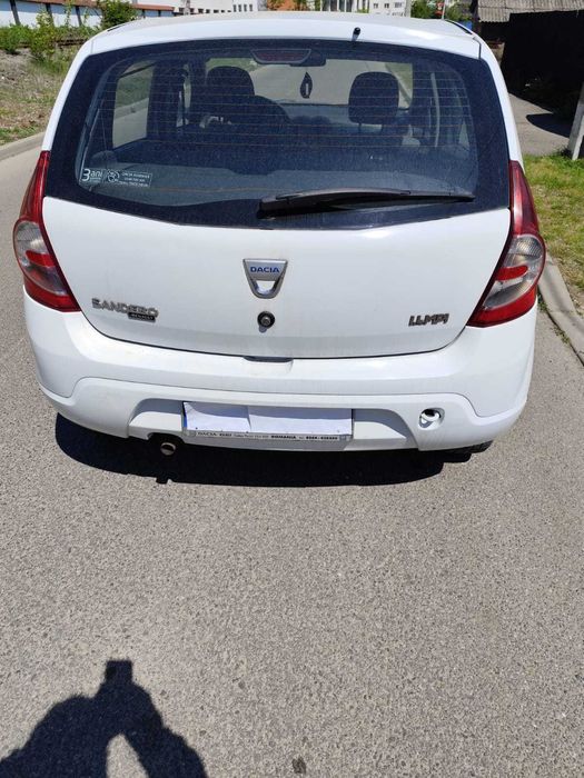De vanzare Dacia Sandero din 2008 cmc 1400  benzina  .