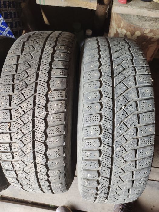 Продам комплект зимней резины R15