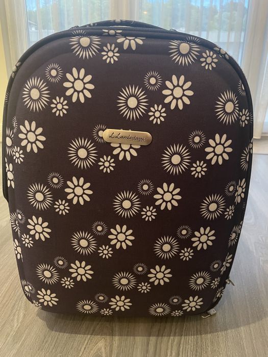 Тъмносин куфар на цветя